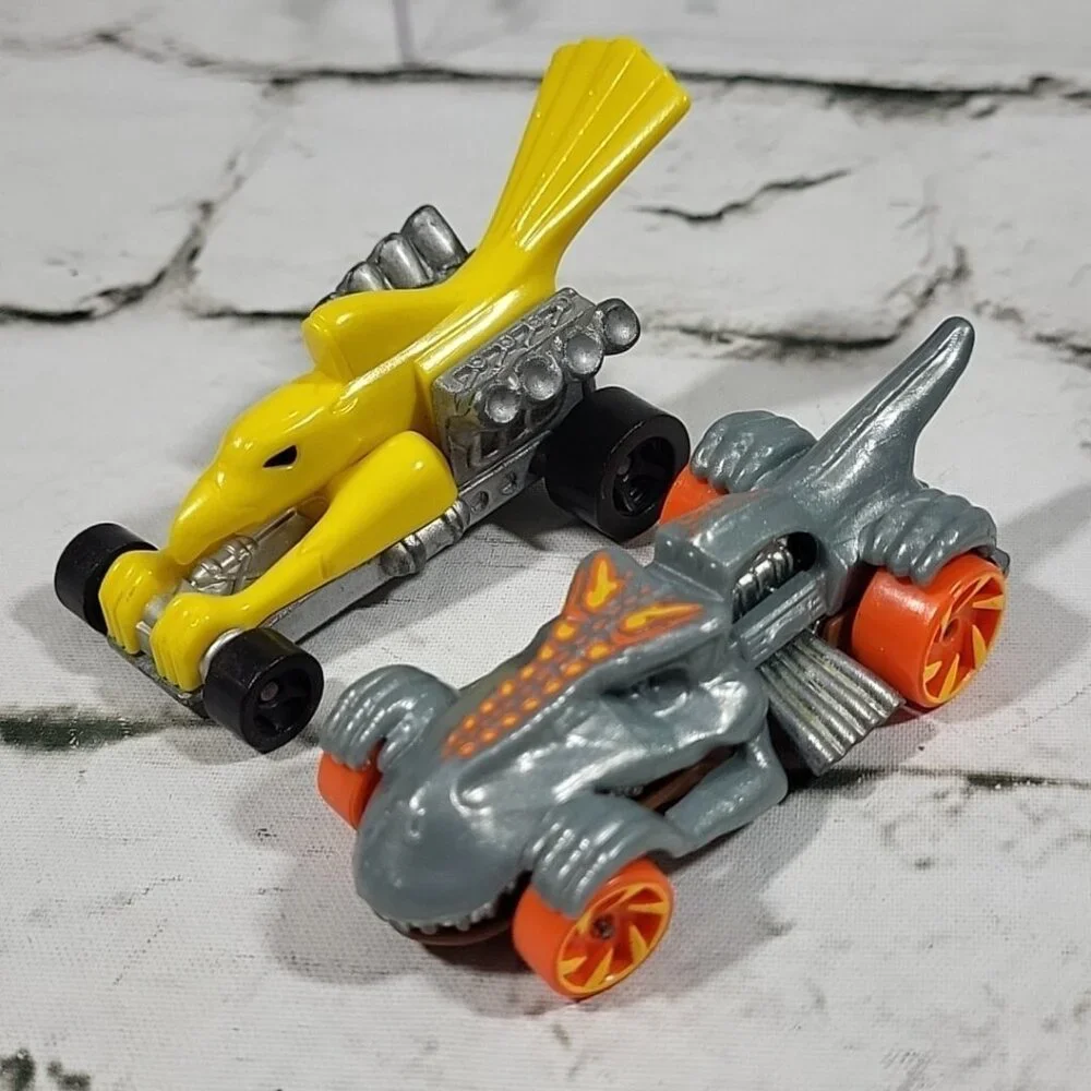 Hot Wheels Lot of 9 Cars‎ Fun Dino Rider Bubblematic Angry Birds Tortoshell